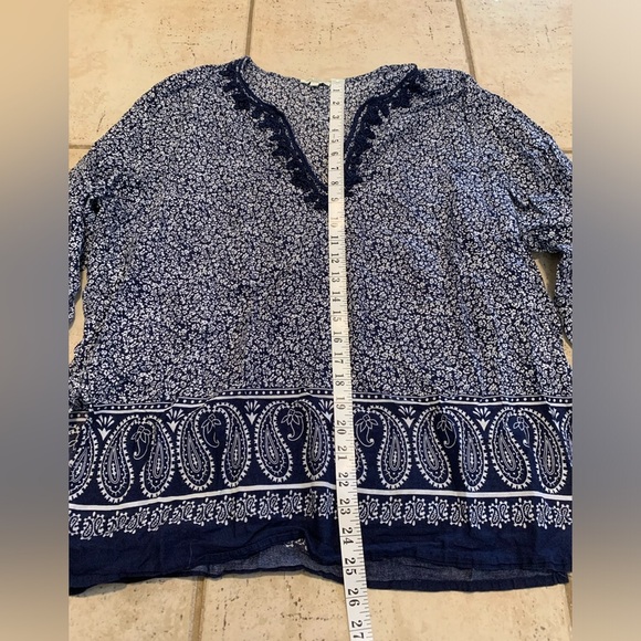 Anne Carson Woman 1X Blue & White Floral Paisley Tunic Blouse - Picture 5 of 5